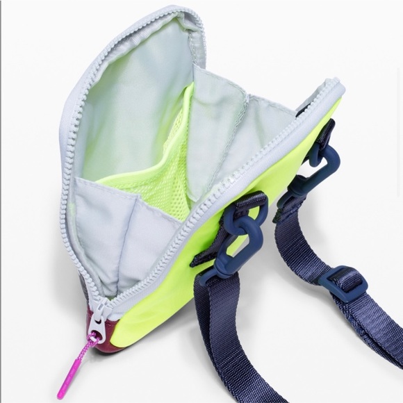 Lululemon Easy Access Cross body bag - Picture 3 of 10